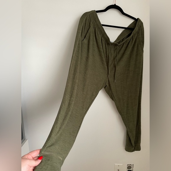 XL/XXL Old Navy Lounge / Workout set army green - Picture 6 of 9